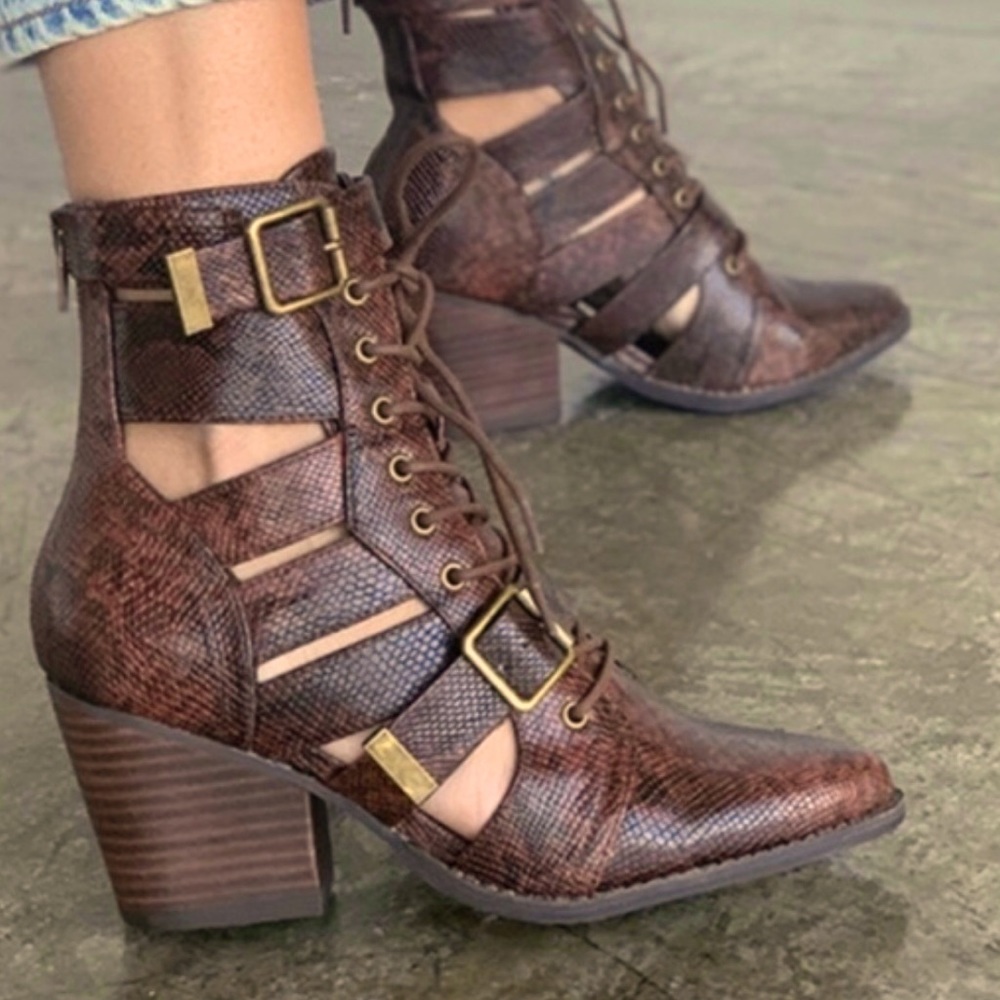 Coconuts Getty cutout Bootie sz 9, worn once.